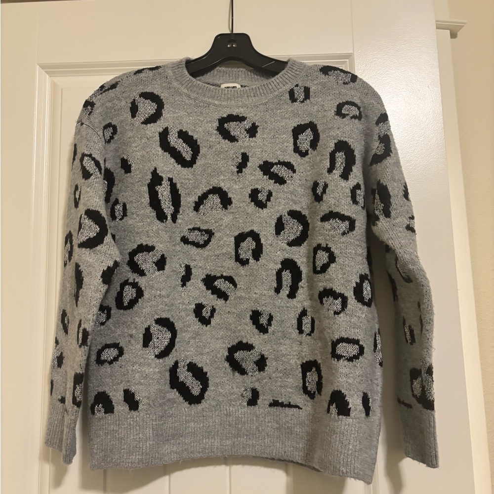 Anne Klein Gray Leopard Print Crew Neck Sweater